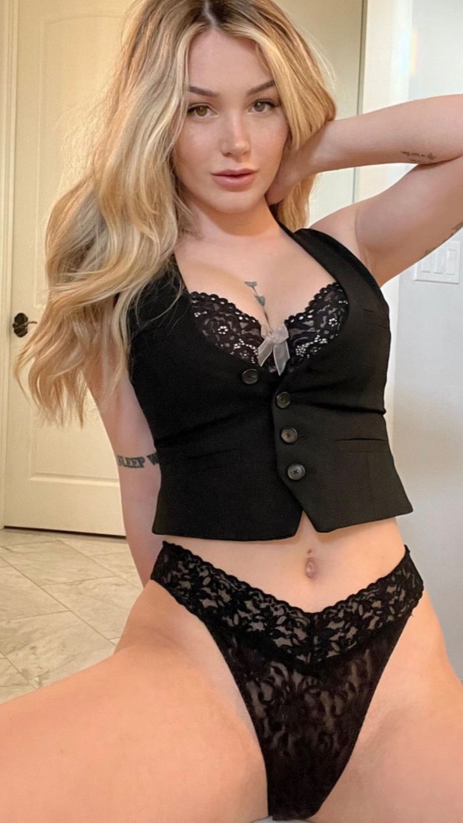 Escort Alma 3103408322