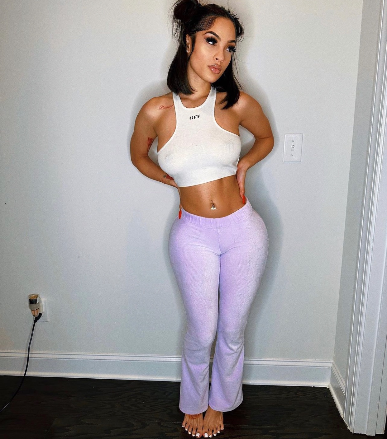 Escort Amelia 6026138074