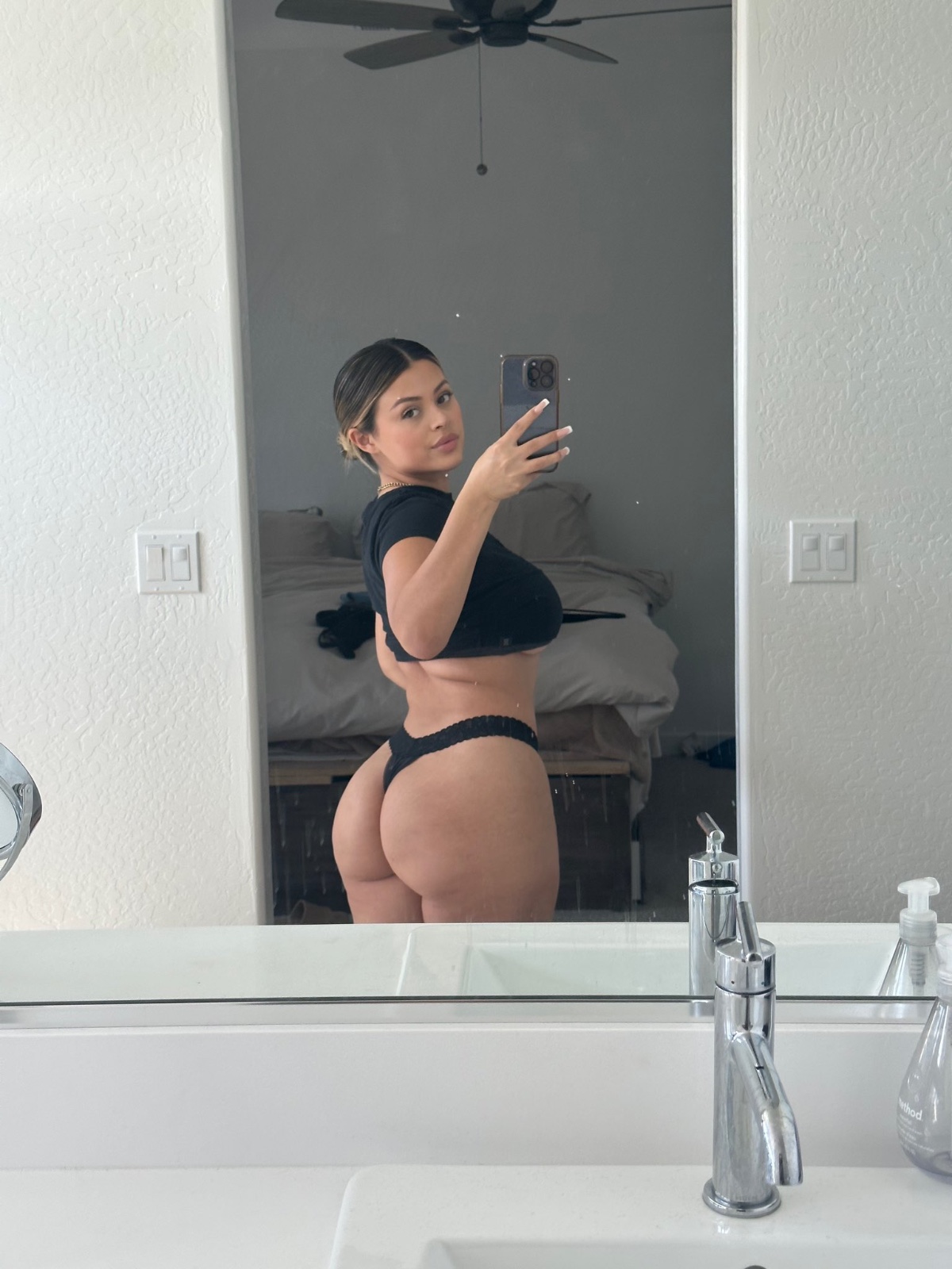 Escort Clara 7657019417