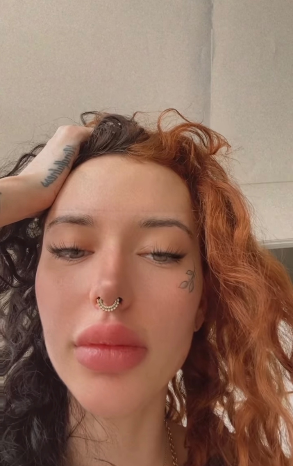 Escort European Red Head (Mary) 4697661231